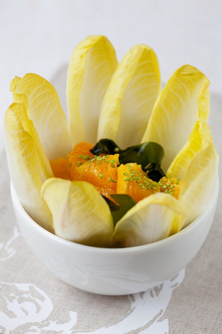 Chicory salad with oranges and wakame