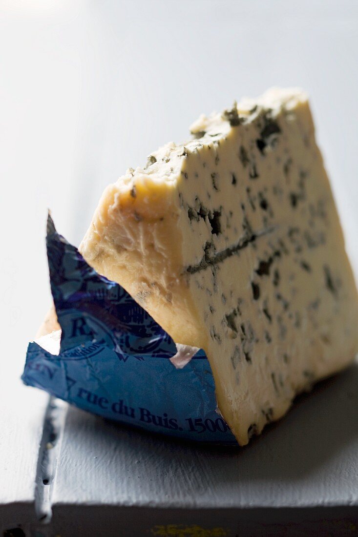Ein Stück Bleu d'Auvergne Käse