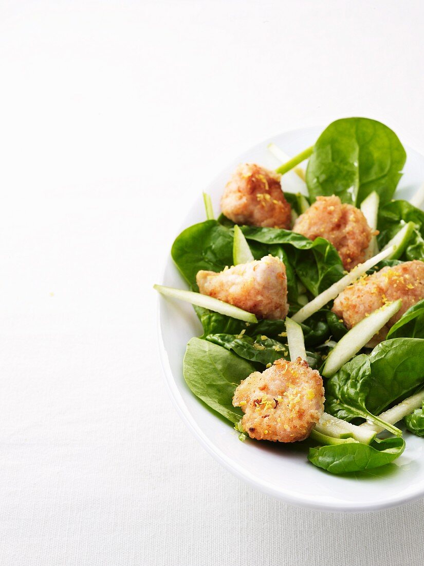 Spinach leaves with calf's sweetbreads and apple