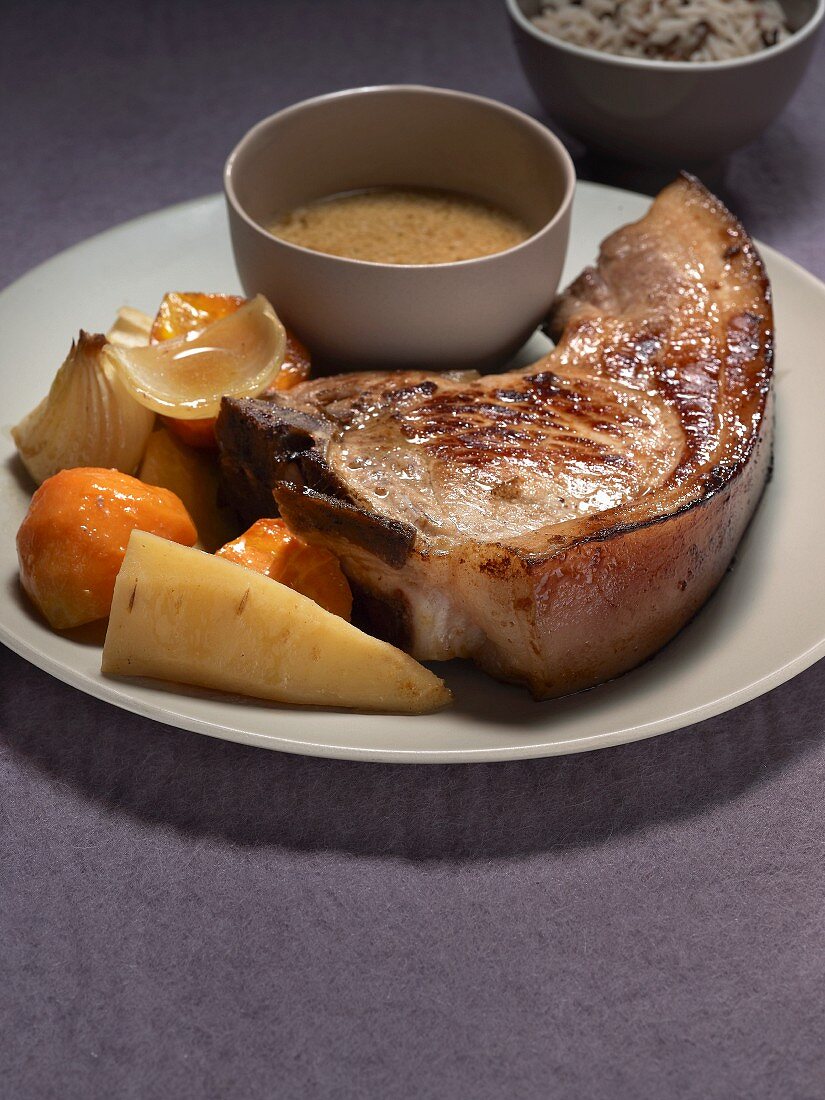 Veal chop with gravy and vegetables