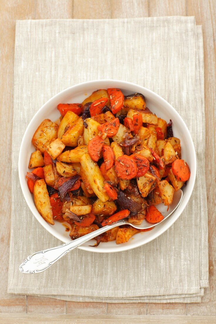 Roasted vegetables (potatoes, carrots, celeriac and red onions)