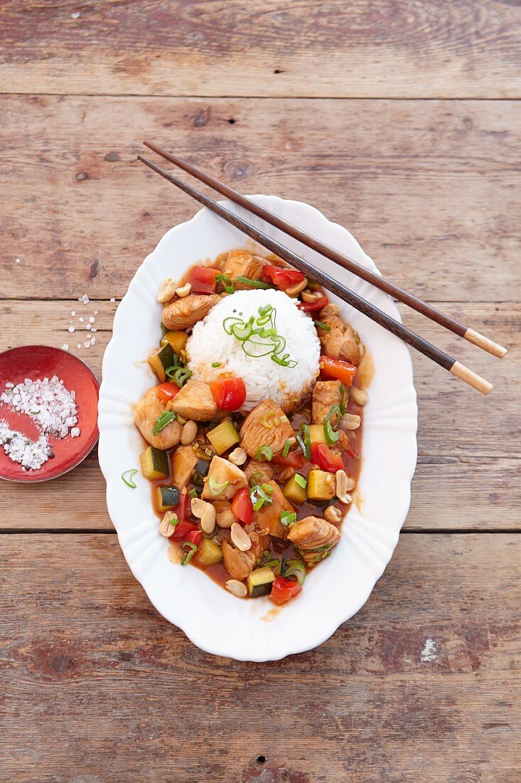Spicy chicken dish with peanuts, served with rice (Asia)