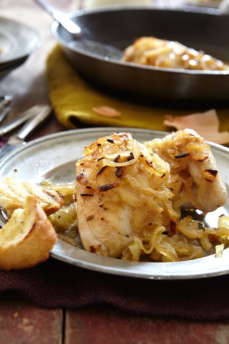 Garlic chicken with caramelised onions