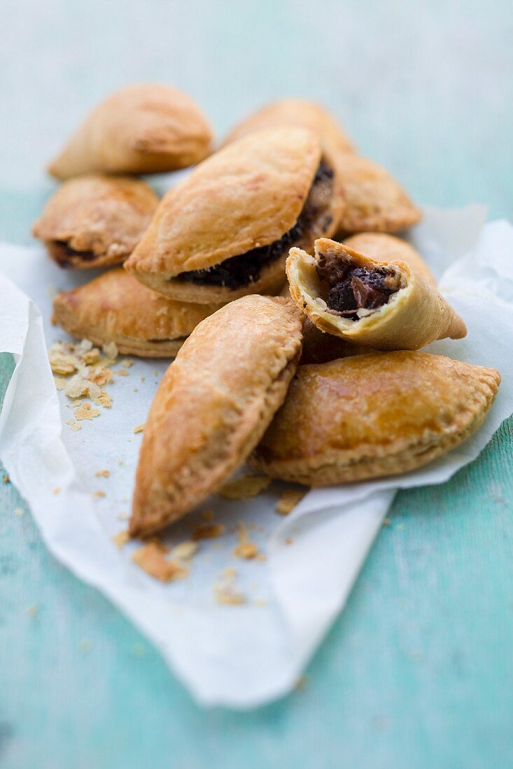 Pastry parcels filled with black pudding and banana