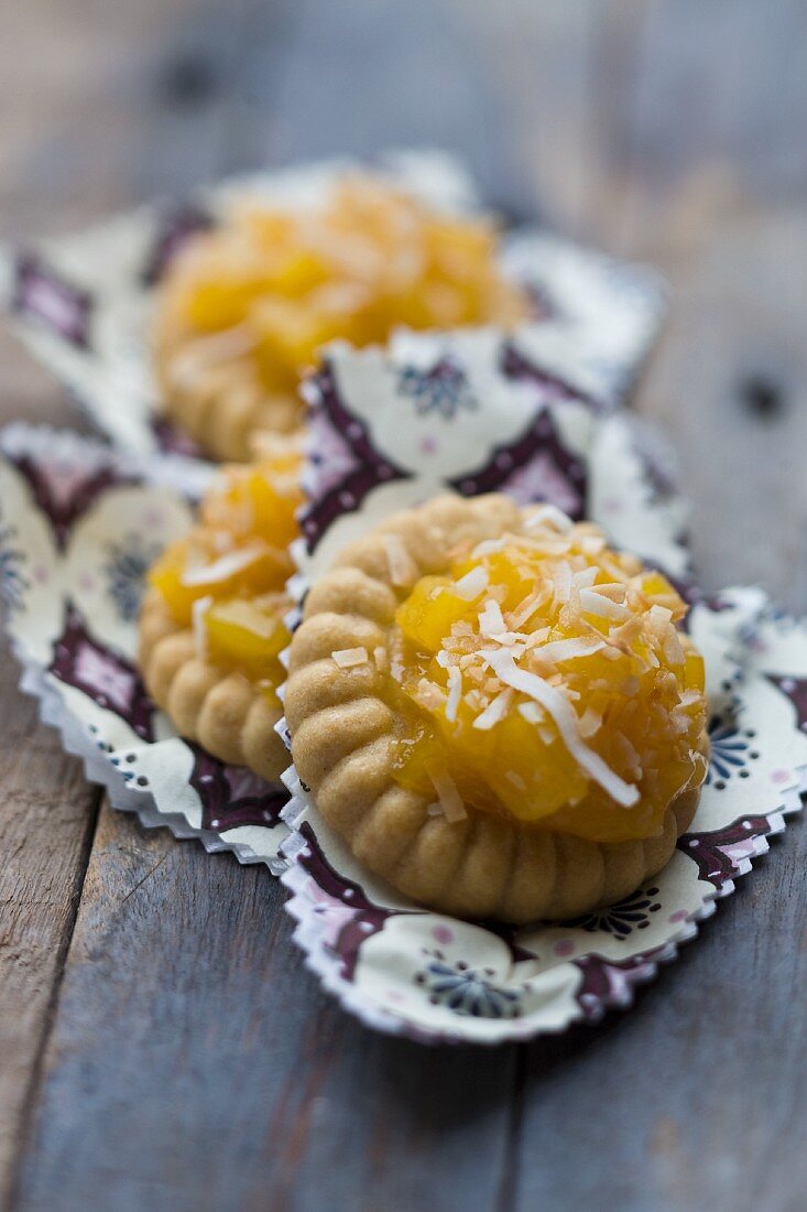 Sables mit Mango und Kokos