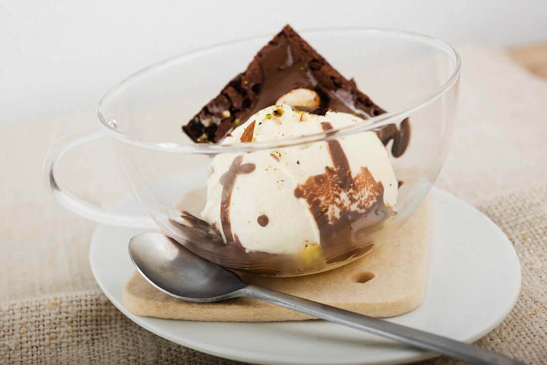 Vanilla ice cream with brownies