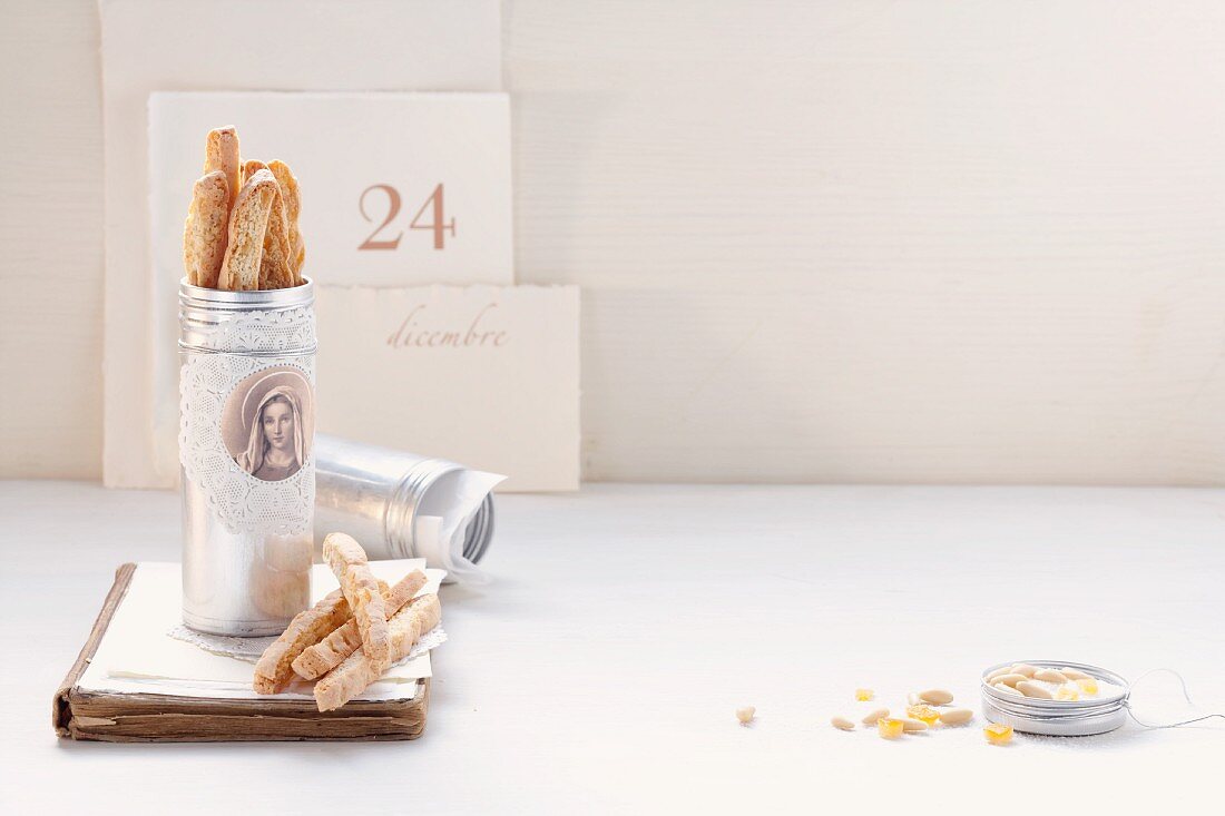 Cantuccini biscuits with almonds and orange (Italy)