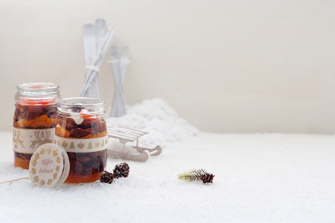 Scarlet runner beans preserved in oil with peppers (Austria)