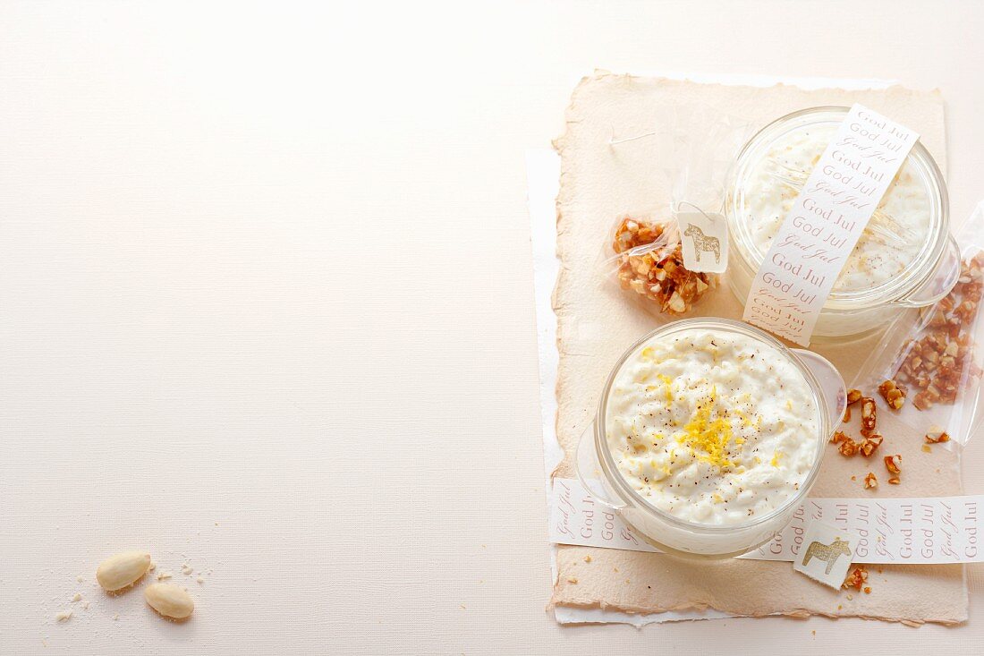 Christmas rice with crunchy nut brittle (Sweden)