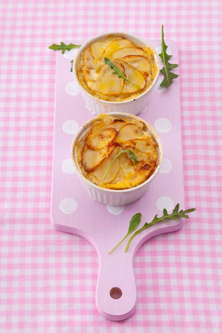 Kleine Kartoffelgratins mit Rucola