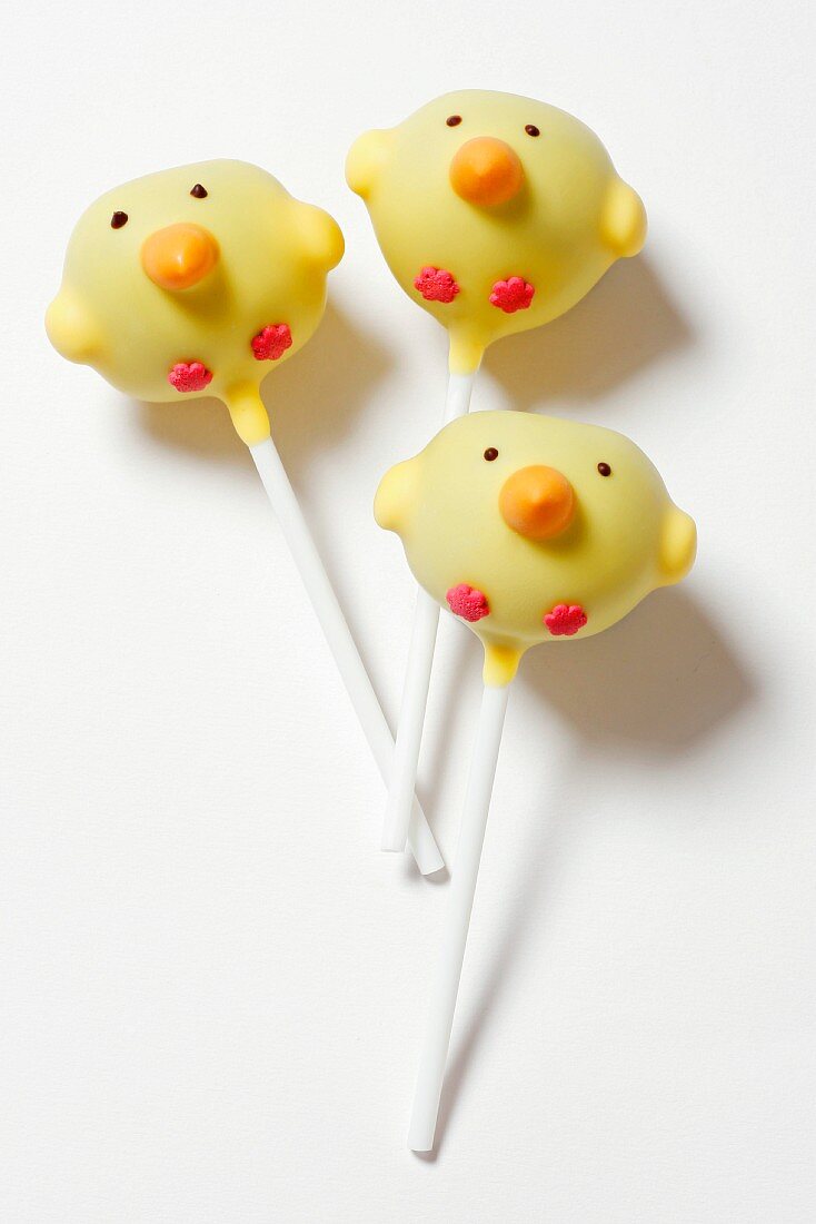 Easter chicks as cake pops