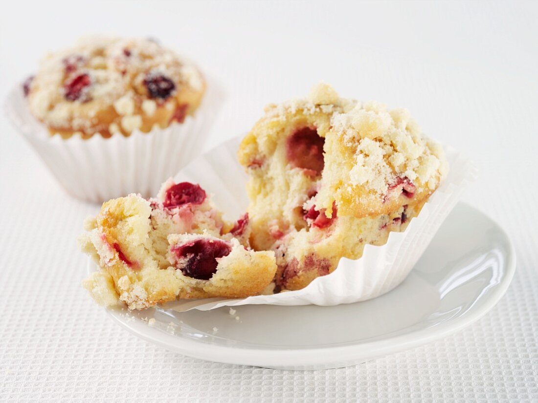 Cranberry muffins with crumble topping
