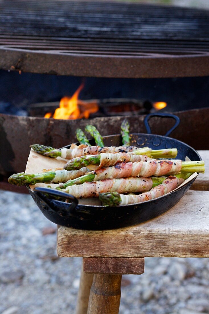 Barbecued asparagus wrapped in bacon