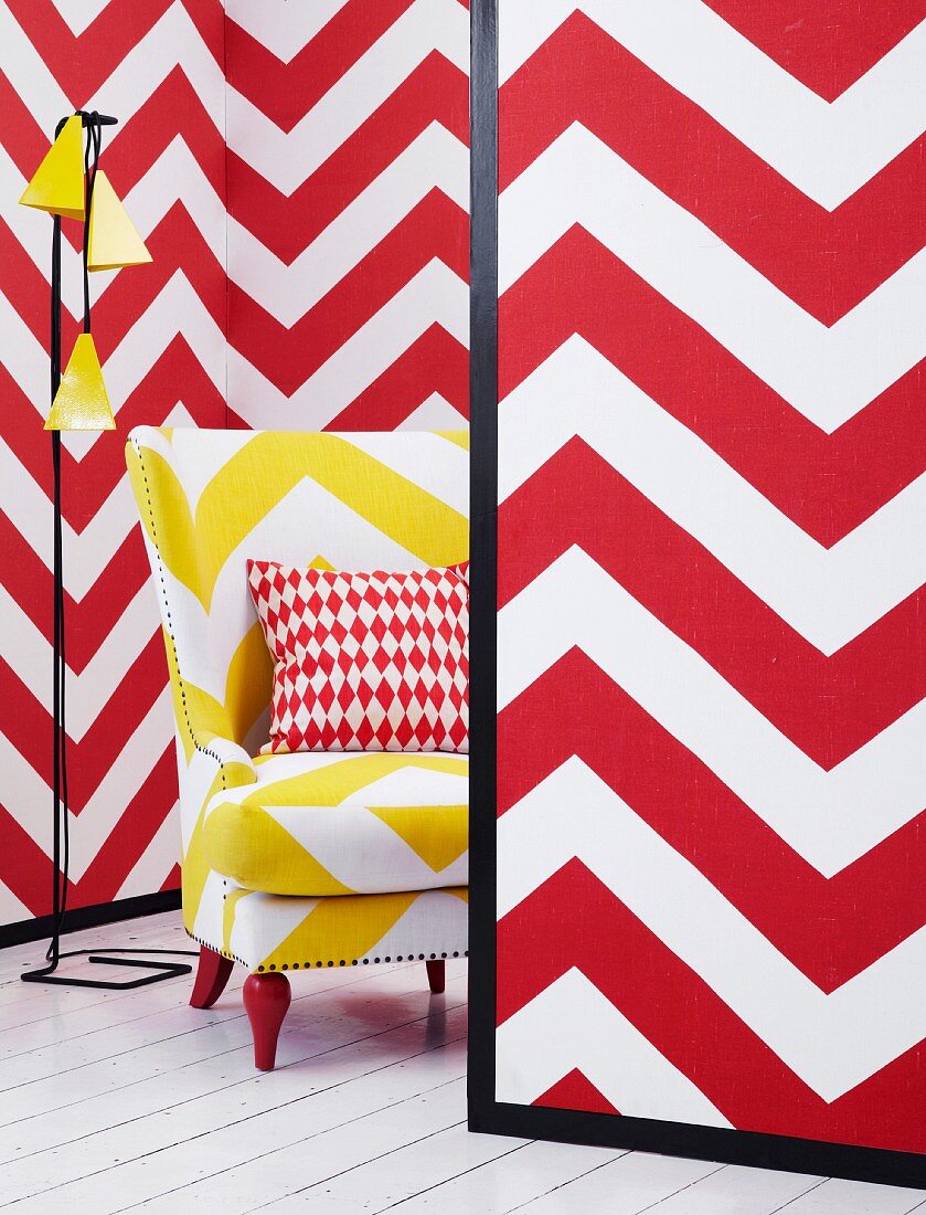 Mini-room with red and white zigzags on the movable walls and yellow and white zigzag armchair