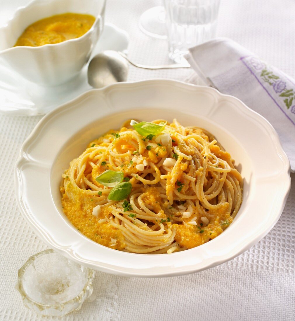 Spaghetti mit Möhrensauce
