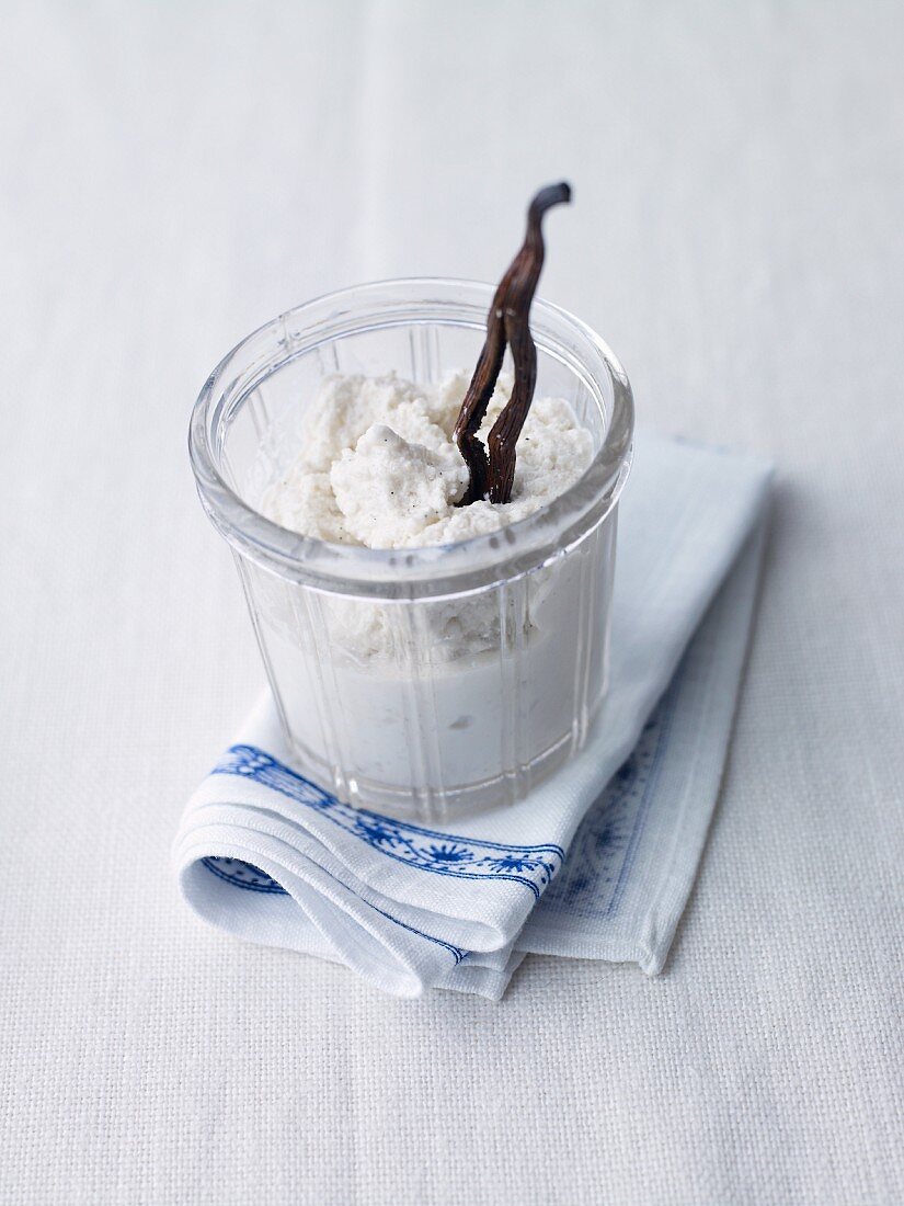 Cashew-Eis mit Vanilleschoten