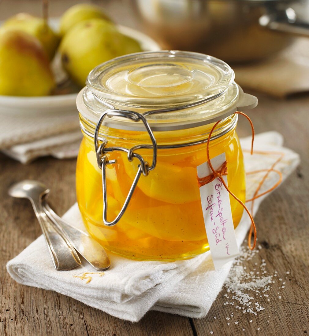 Preserved pears