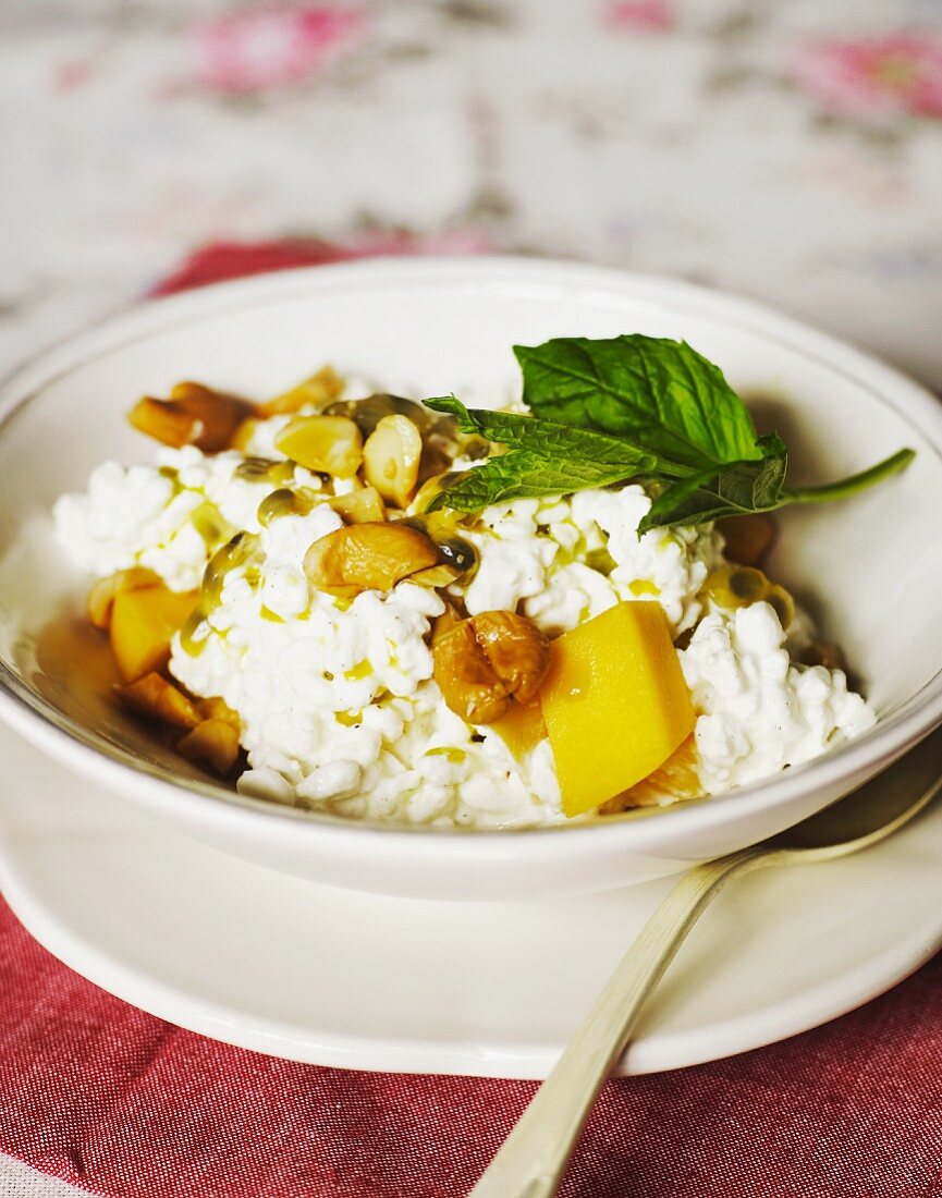 Cottage cheese with mango, passion fruit, cashew nuts and mint