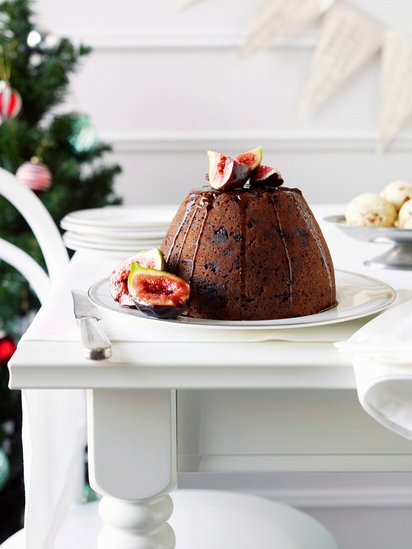 Christmas pudding with figs and fig ice cream