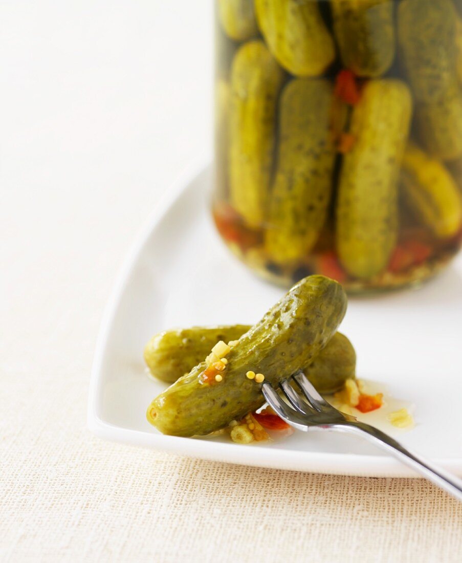 Pickled gherkins with dill and garlic