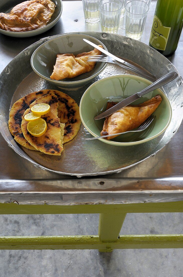 Brik pastry parcels filled with ricotta and tomatoes, with flatbread (Tunisia)