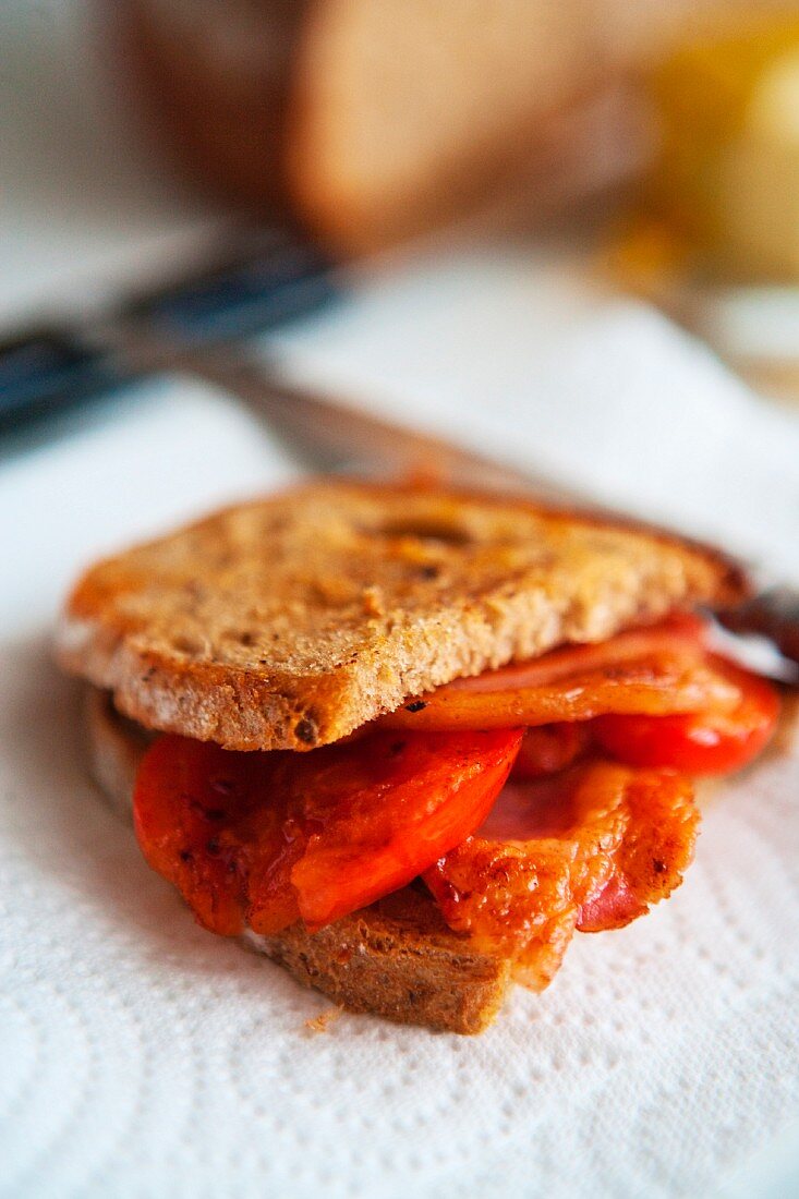 A toast sandwich with tomatoes and bacon