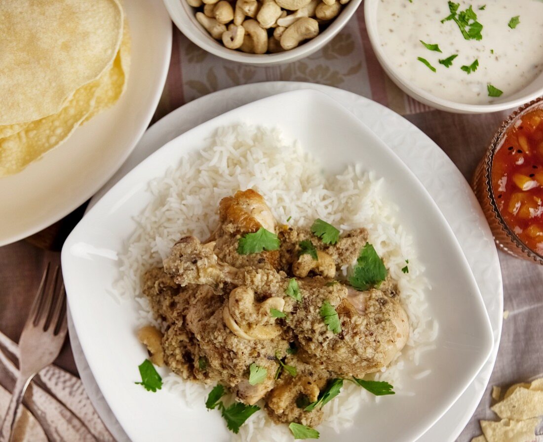 Chicken curry with cashew nuts and rice