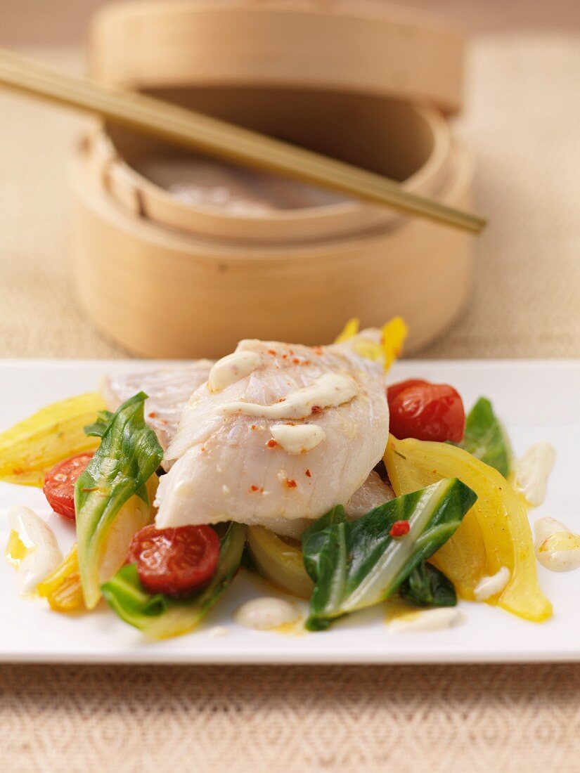 Steamed rose fish on a bed of vegetables (Asia)