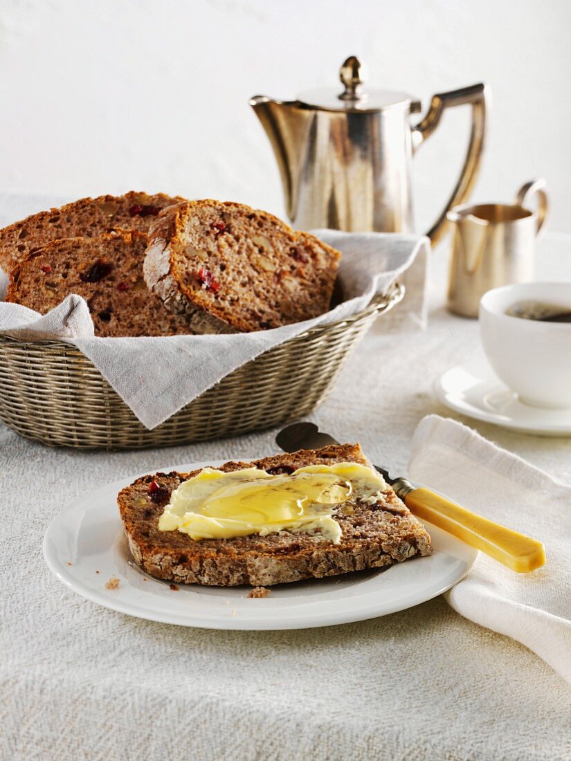 Wholemeal wheat bread with honey, walnuts and cranberries