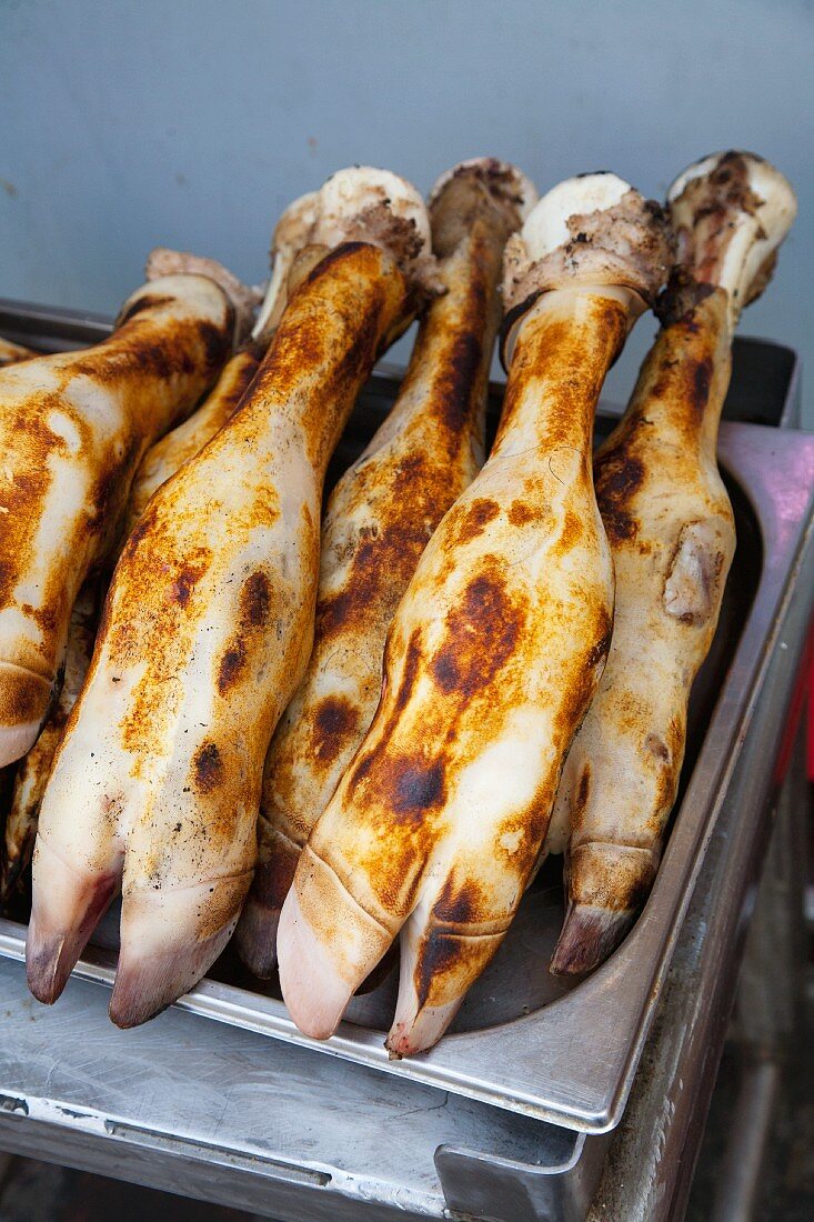Barbecued pig's trotters