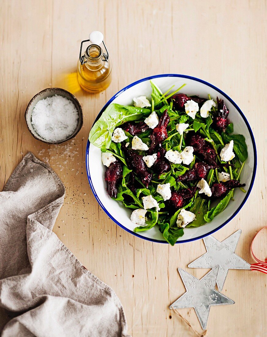 Beetroot salad with roasted garlic and goat's cheese