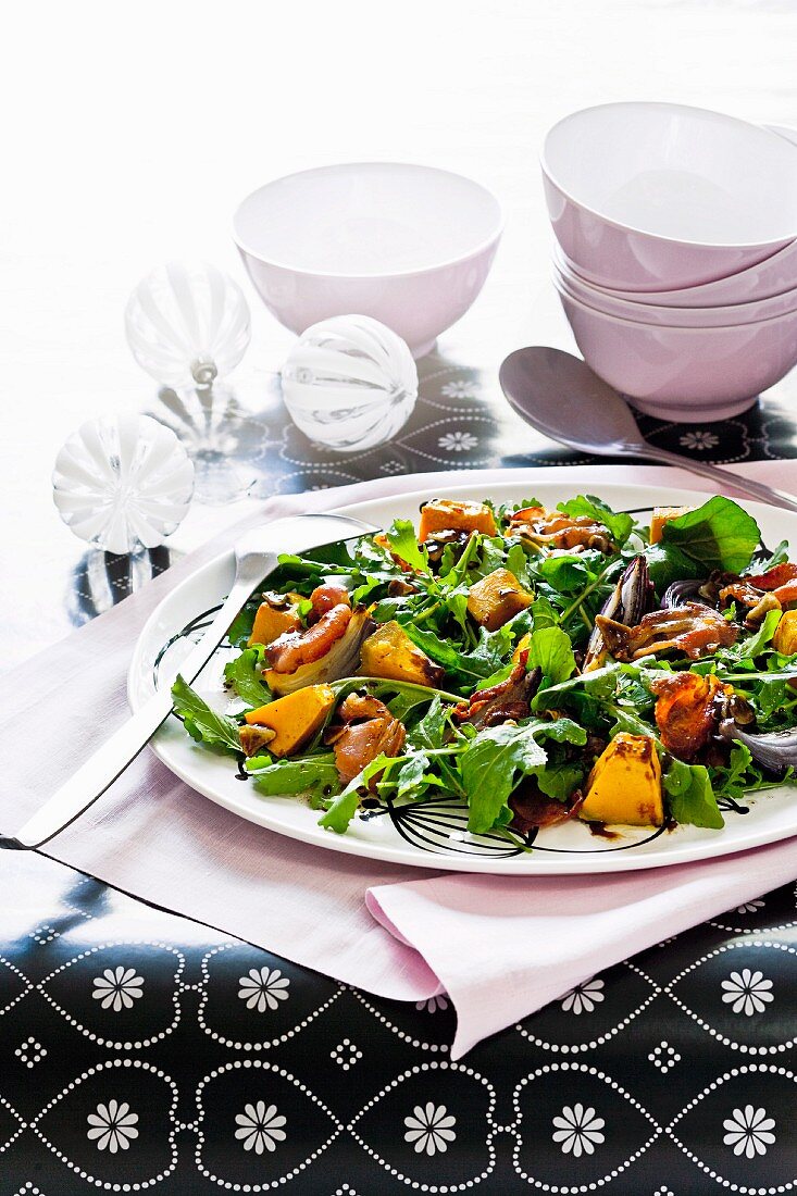 Rocket salad with roasted bacon and squash