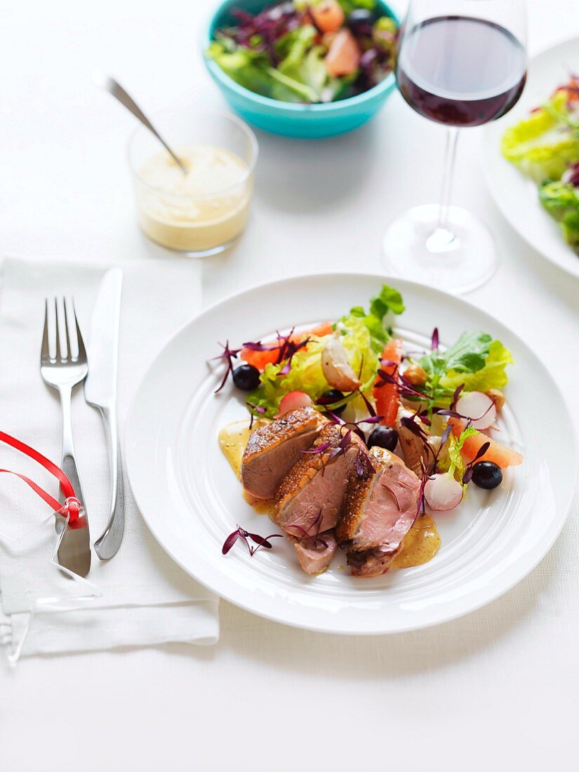 Ente mit Buttersauce und Grapefruitsalat