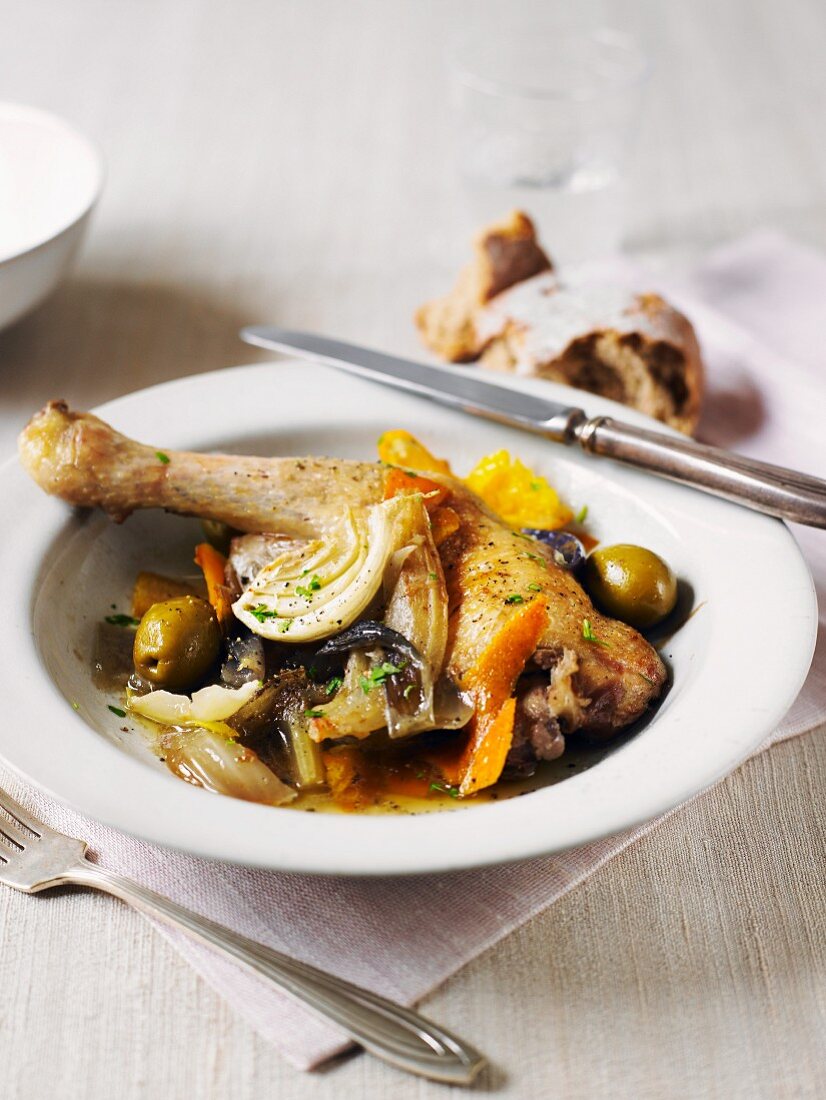 Pot-roasted chicken with oranges, vegetables and olives