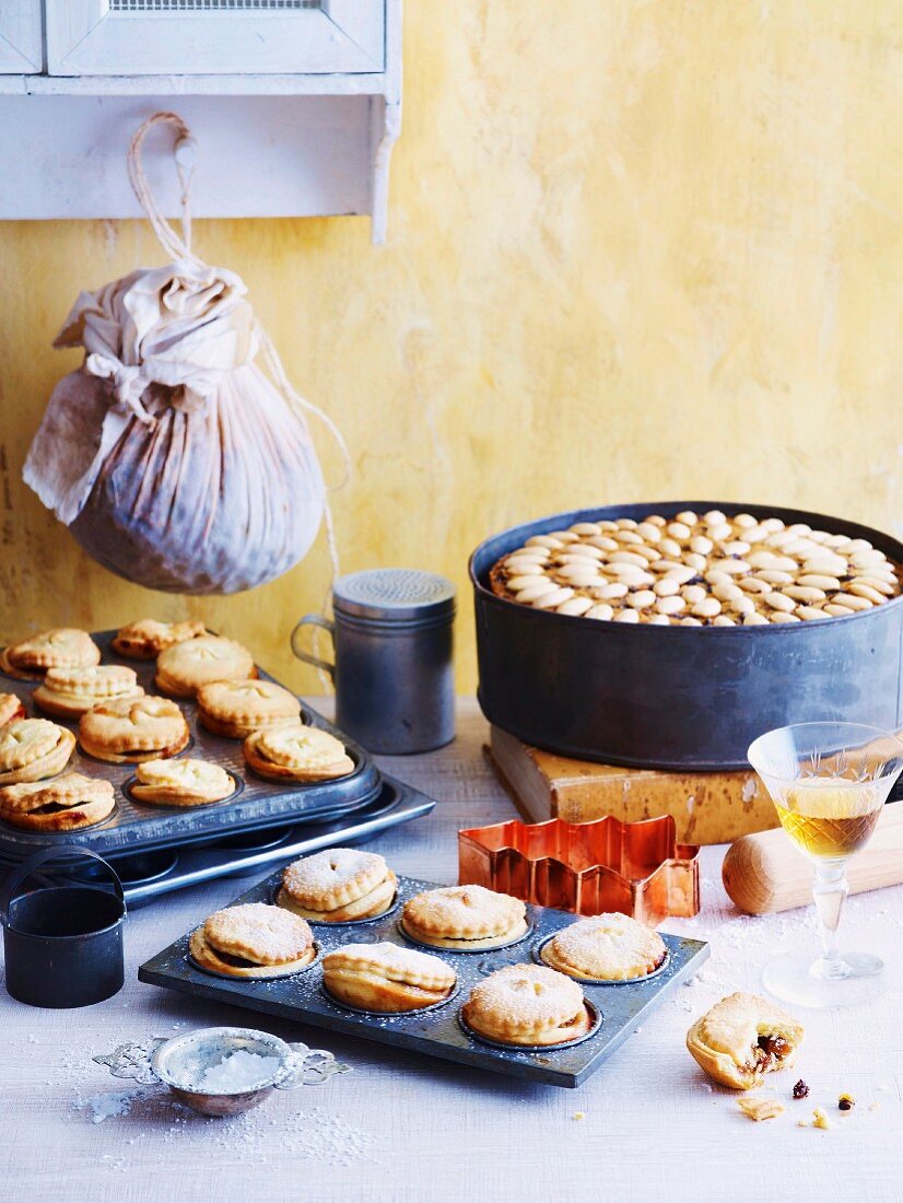 Fruit Mince Tarts and Christmas Cake