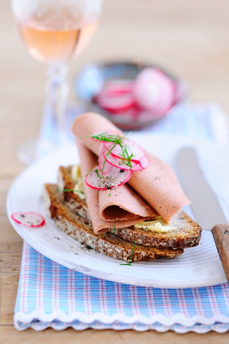 Butterbrot mit Tofuwurst