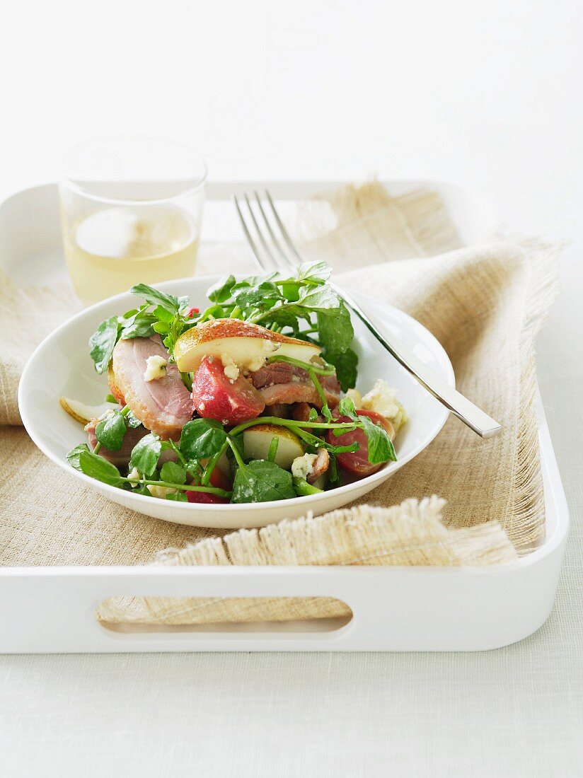 Salad with smoked duck breast and pears