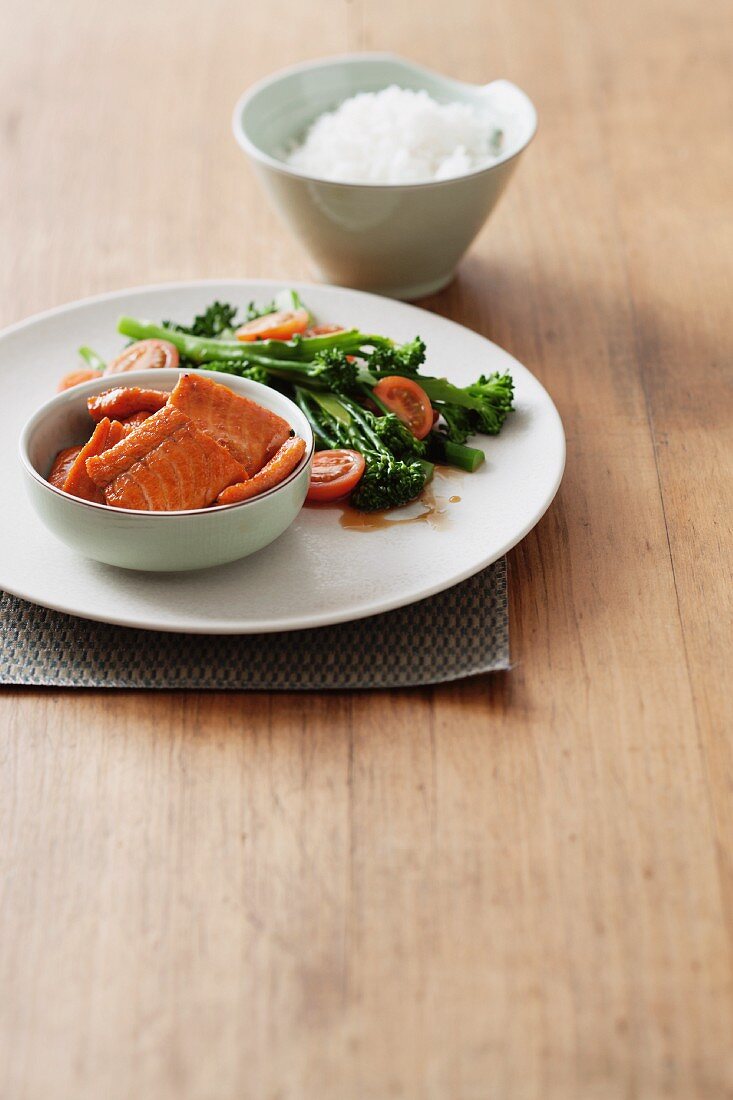 Teriyaki salmon with vegetables and rice