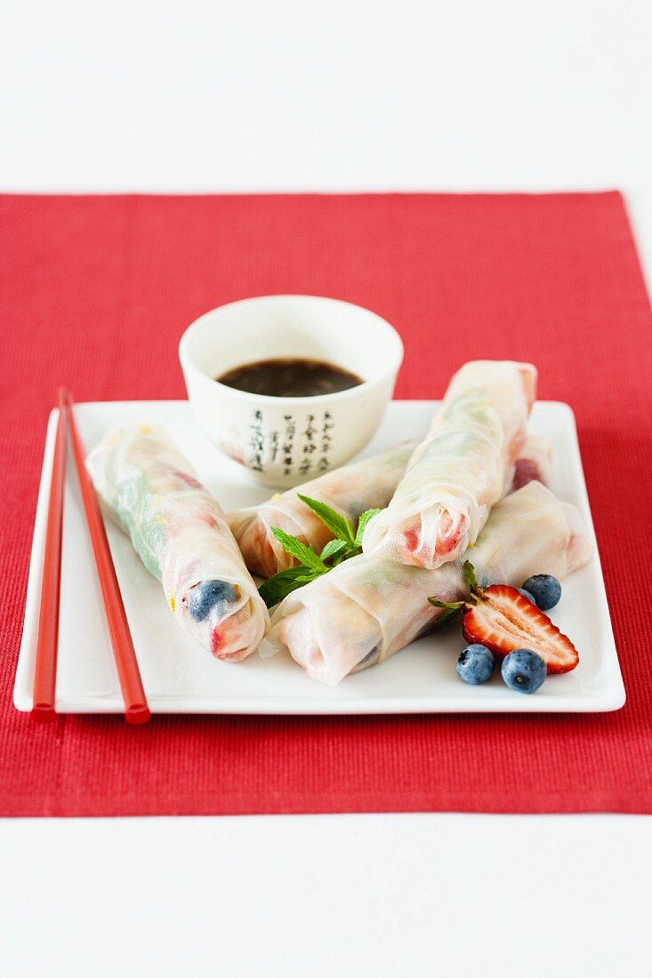 Rolls of rice paper filled with berries