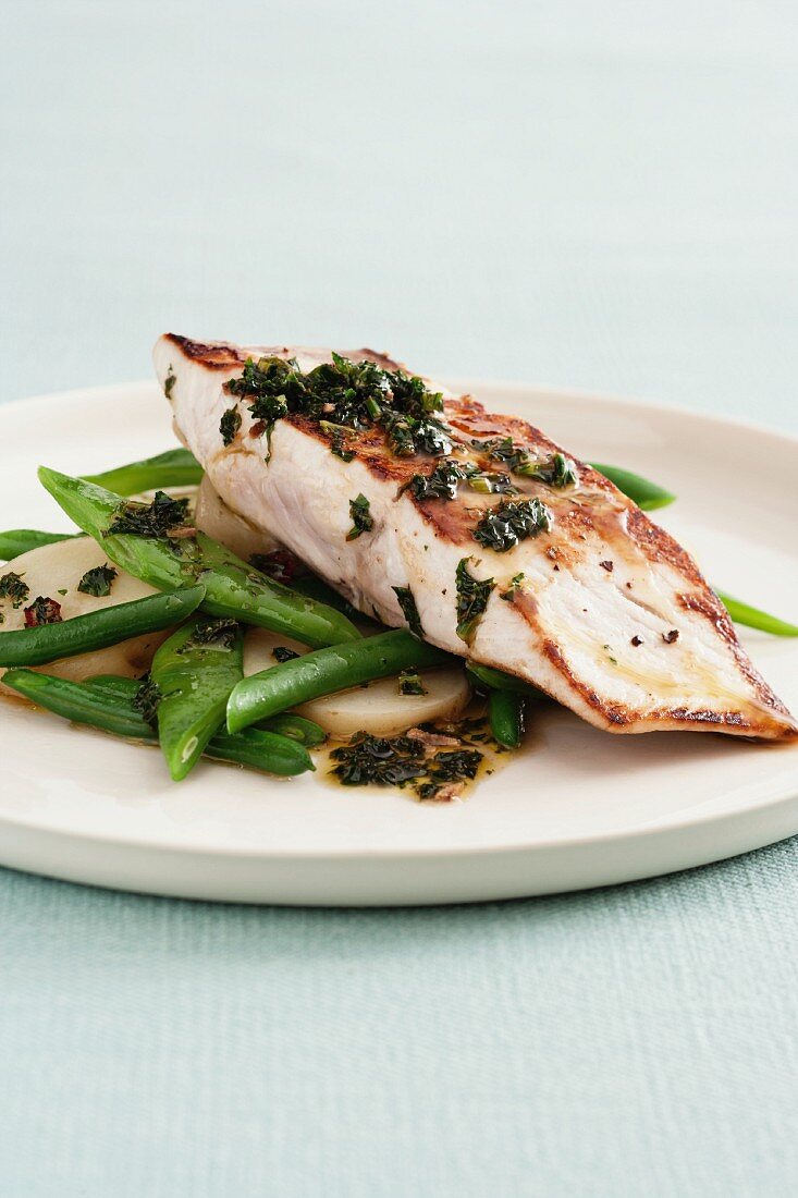 Grilled kingfish with green beans