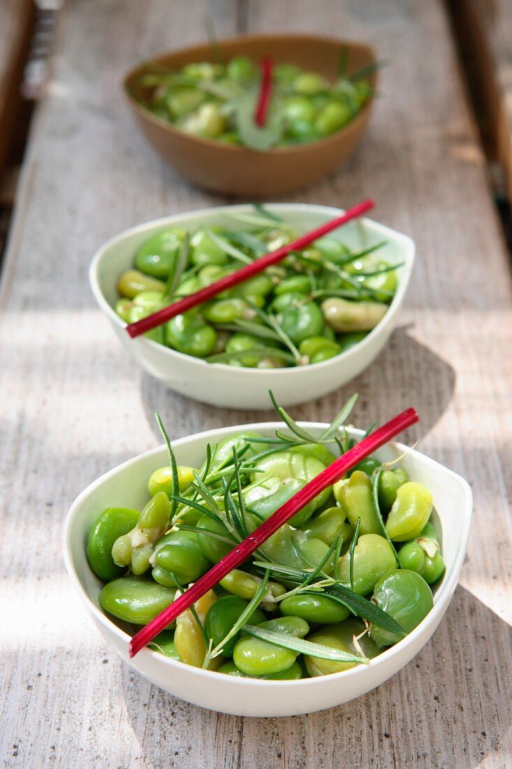 Bean salad with broad beans and rosemary