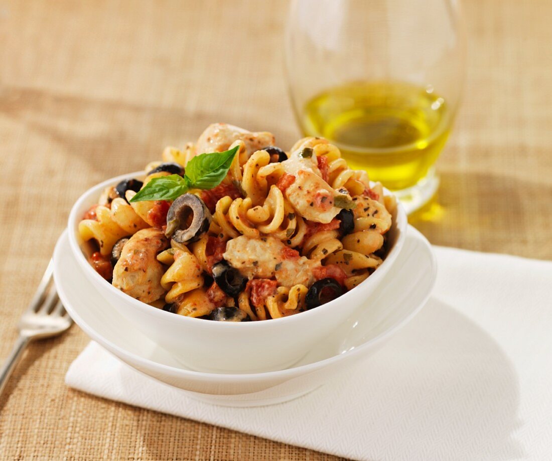 Pasta with chicken and black olives