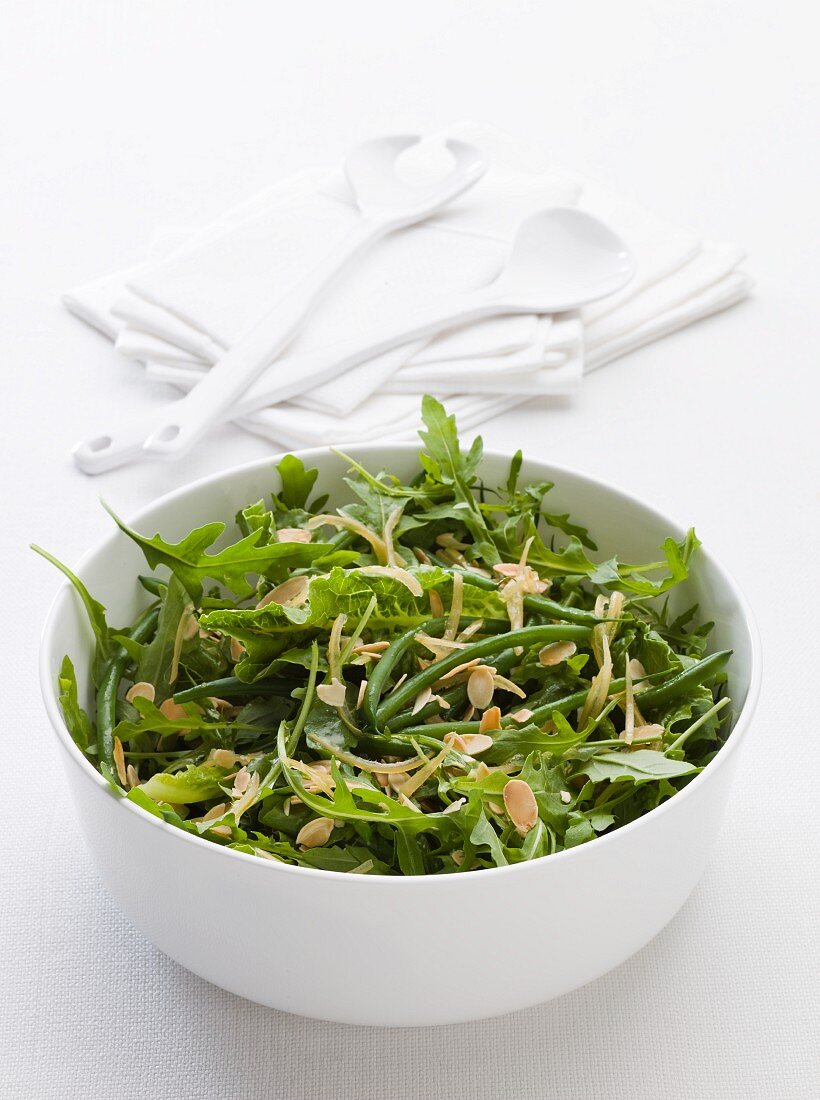 Green beans with rocket and sliced almonds