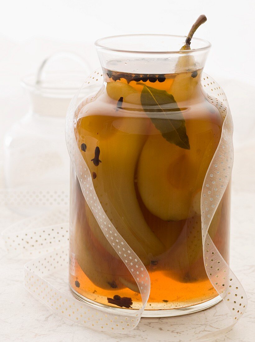 Preserved pears as a gift