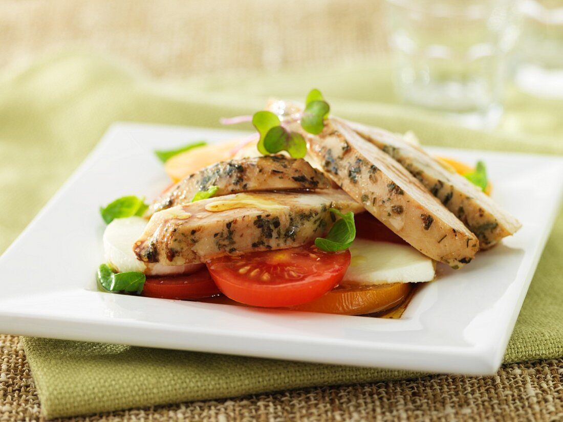 Hähnchenbrust auf Tomaten-Mozzarella