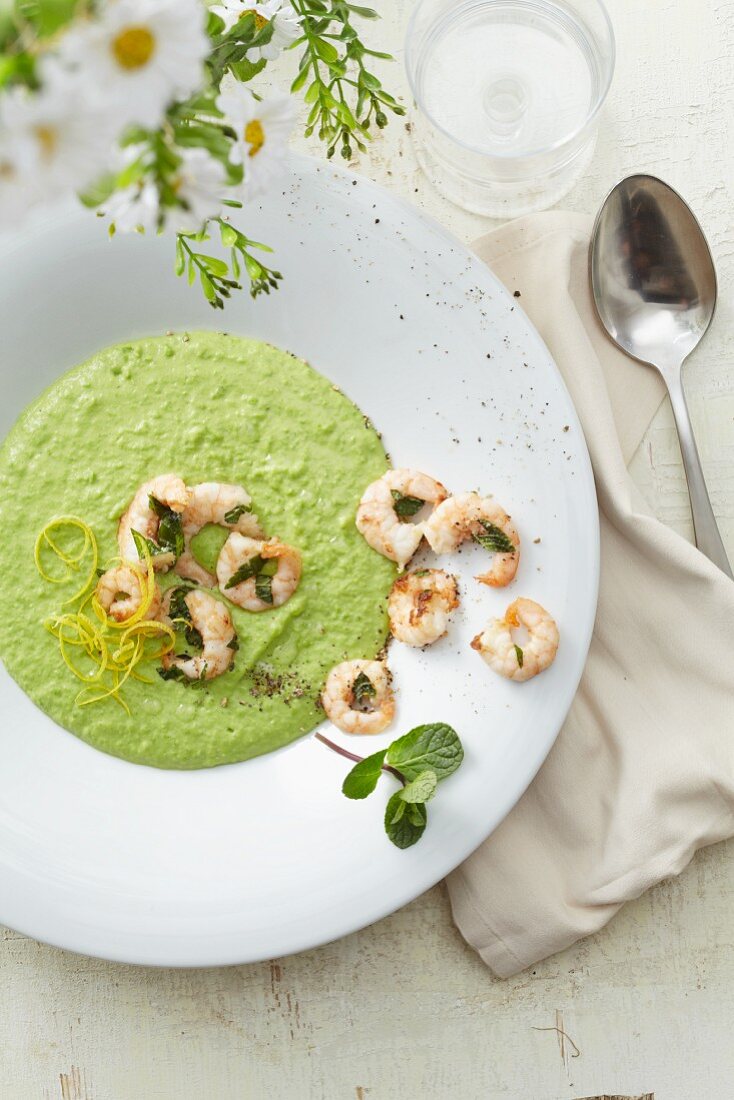 Pea soup with prawns