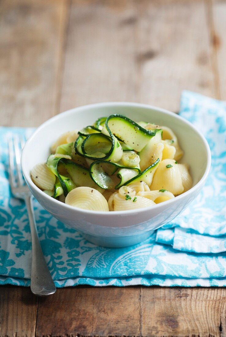Pasta with courgette strips