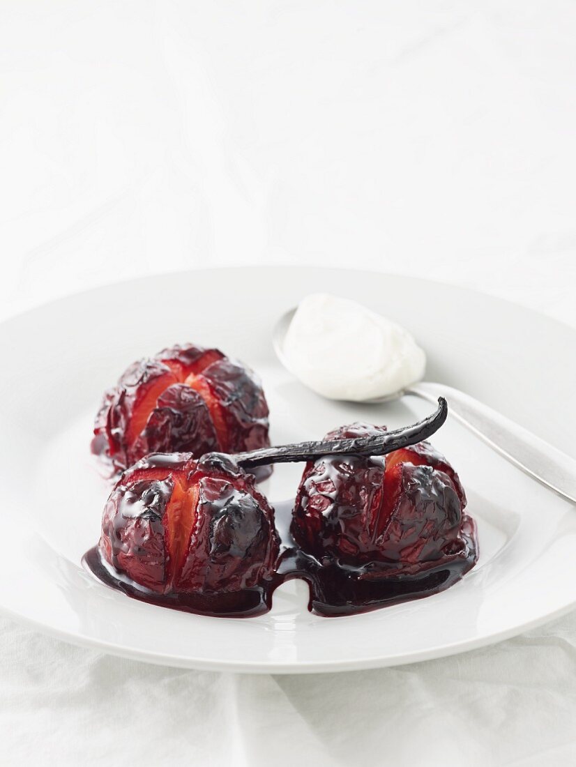 Baked plums with vanilla and quark