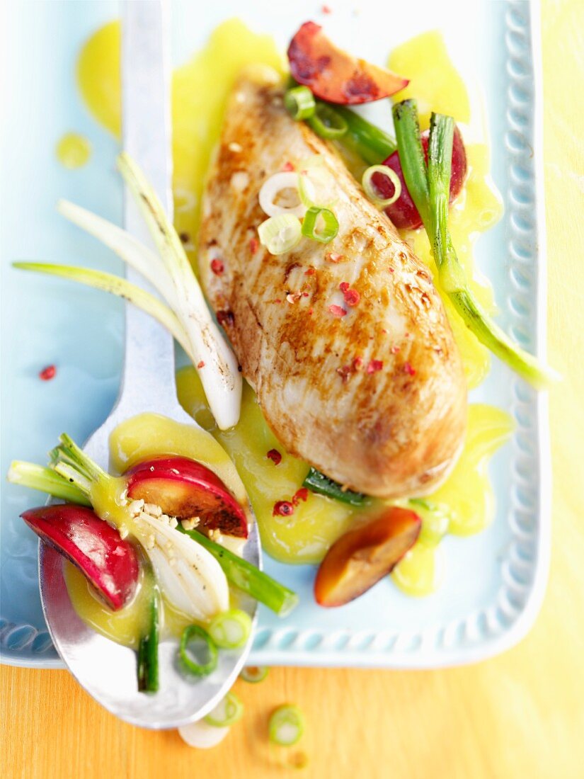 Fruity, spicy chicken breast fillet with plums and pink peppercorns