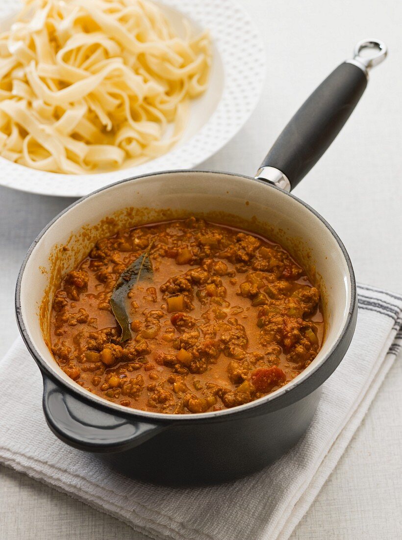 Sauce Bolognese und Bandnudeln